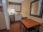 Verblijf 10325102 • Vakantie appartement New England • All Seasons Inn & Suites  • 13 van 26