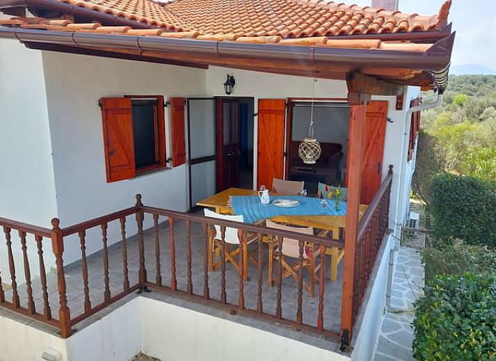 Guest house 06151801 • Holiday property Greek Islands • Vakantiehuisje in Paleo Trikeri EIland 