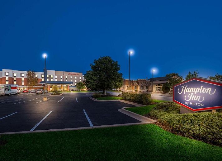 Guest house 8425501 • Apartment Midwesten • Hampton Inn McHenry 