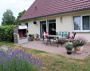 Guest house 03014308 • Holiday property Baltic Sea • Hohenkirchen mit Garten Terrasse und Strandkorb 