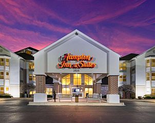 Guest house 15825501 • Apartment Midwesten • Hampton Inn & Suites Chicago-Hoffman Estates 