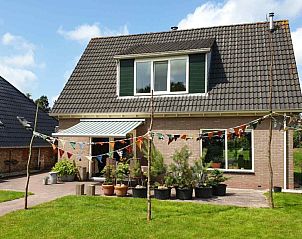 Verblijf 266903 • Vakantiewoning Het Friese platteland • Prachtige 7 persoons woonboerderij met grote tuin en vrij 