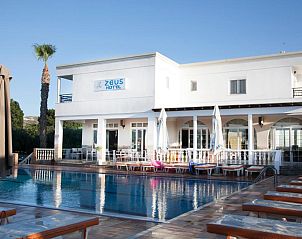 Guest house 8406123 • Apartment Greek Islands • Zeus Hotel 